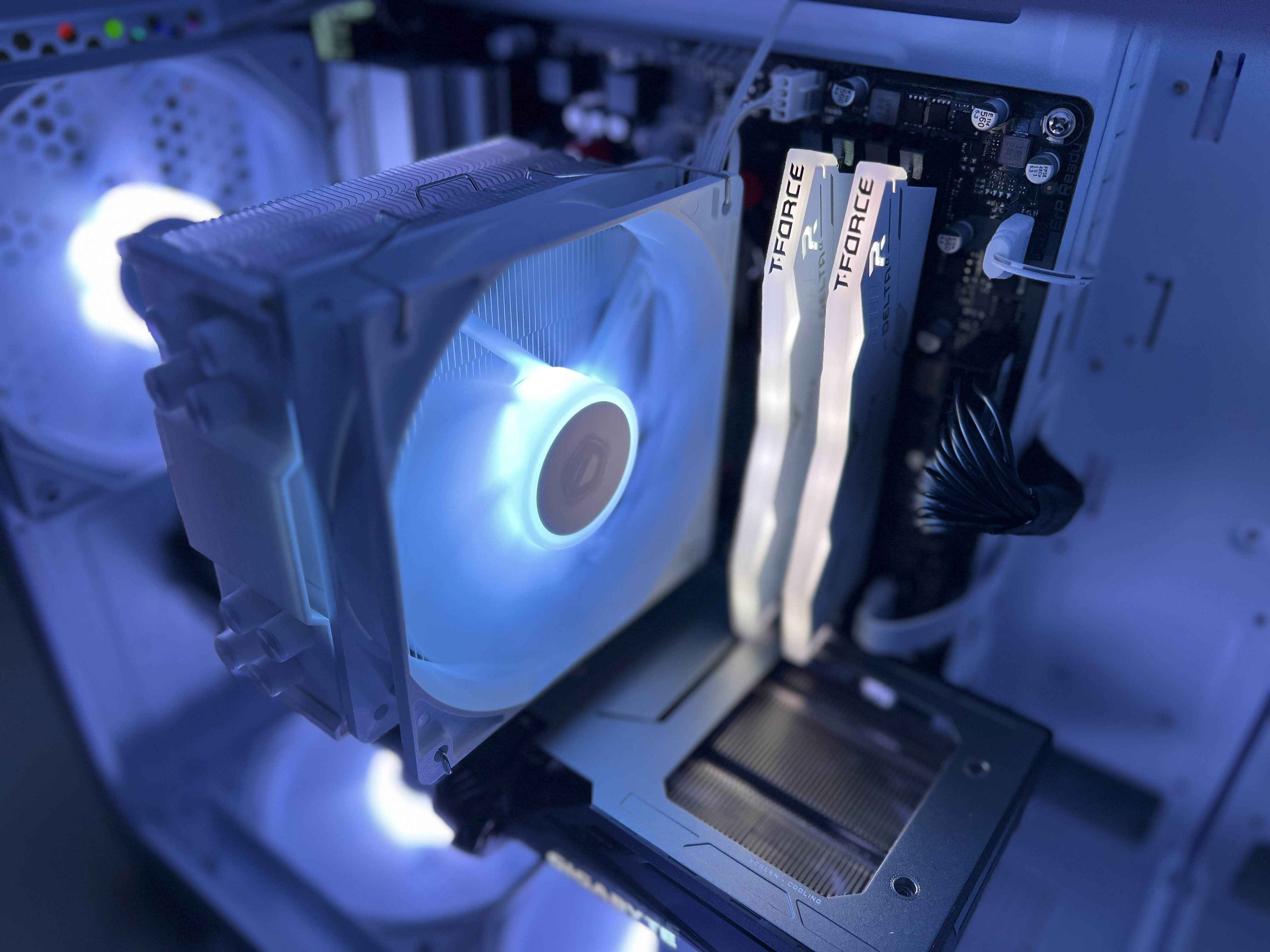 R5 7600 + 3060 Ti | 16GB DDR5 | 1TB NVMe | 1080p Beast Gaming PC